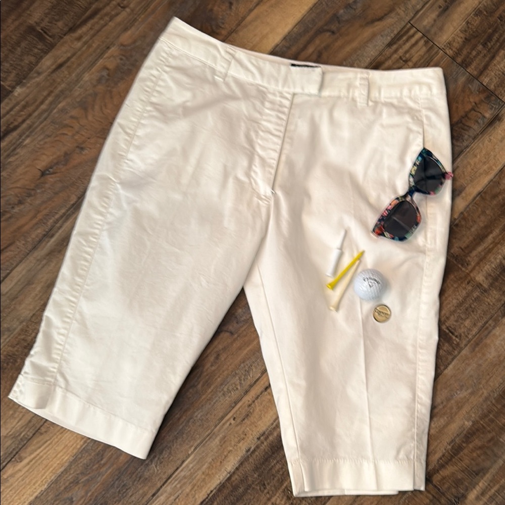 Adidas Golf Bermuda Shorts Cotton Blend and lined inside size 6